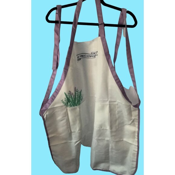 Anna Parade Love Makes Family Apron Lavender Flower Pocket - Picture 1 of 7